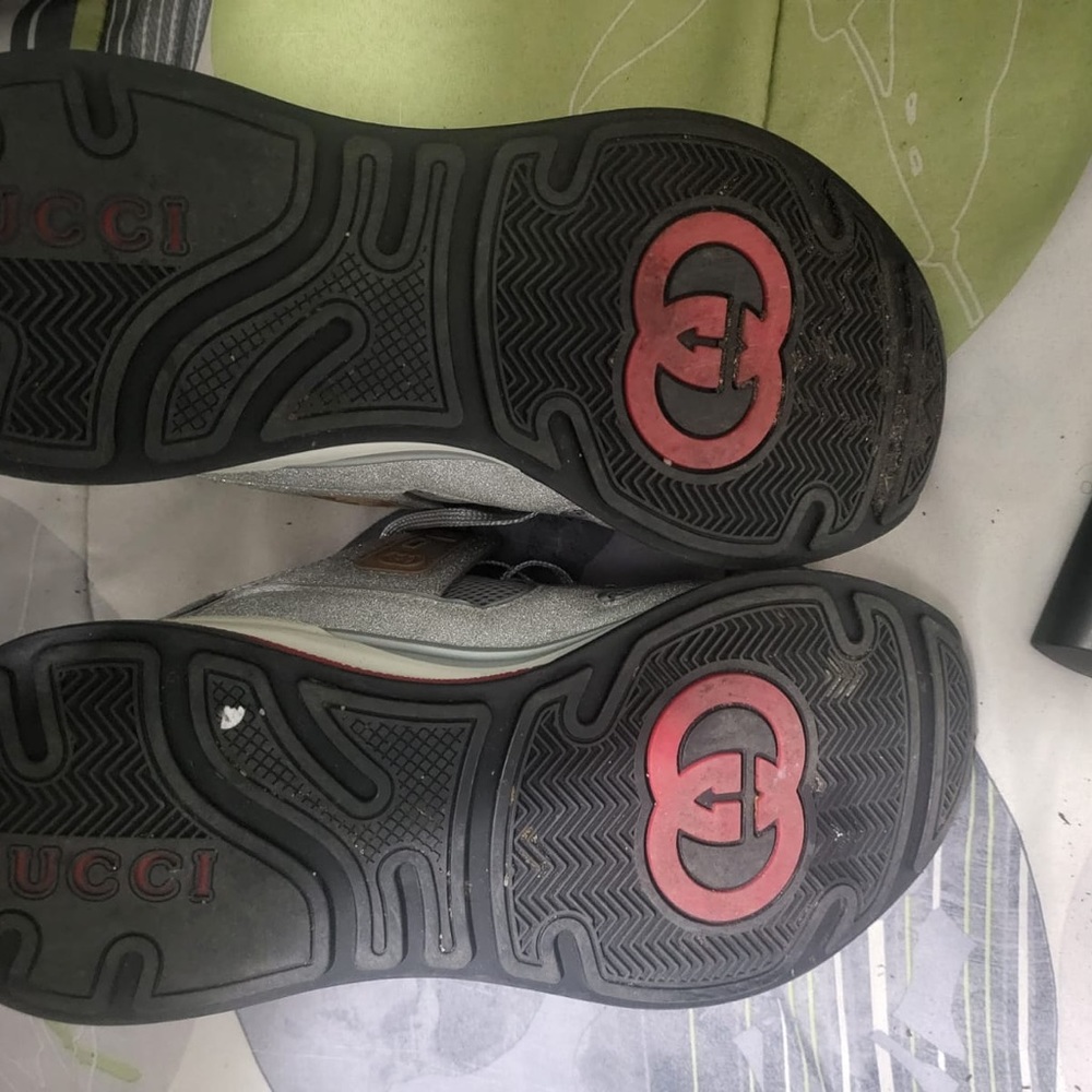 Lightly used silver authentic Gucci sneakers!